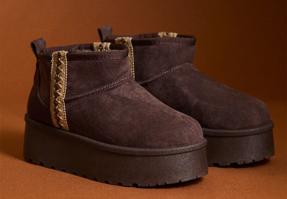 Discover our collection of women’s accessories…